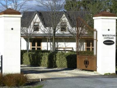 Whitestone Cottages Windwhistle エクステリア 写真